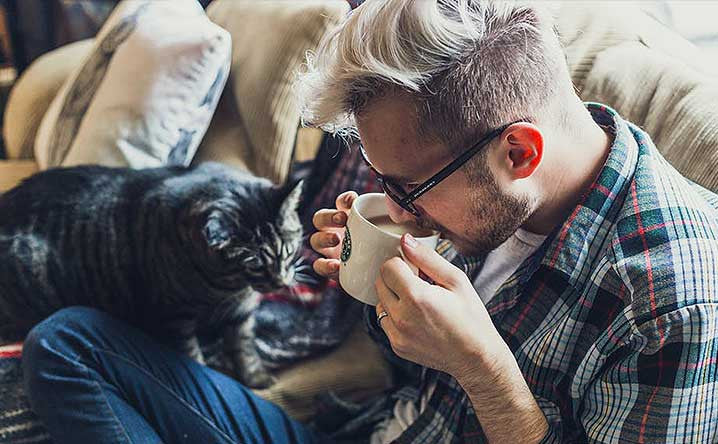 5 Ways to Help Friends with Cat Allergies