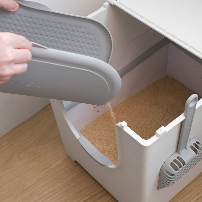 Lift Katch to pour captured litter back into the litter box